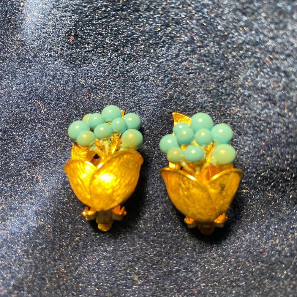 Ladies Vintage Style clip on earrings
